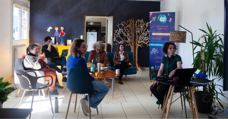 échanges d'idées au premier labo des salariées Par'Temps